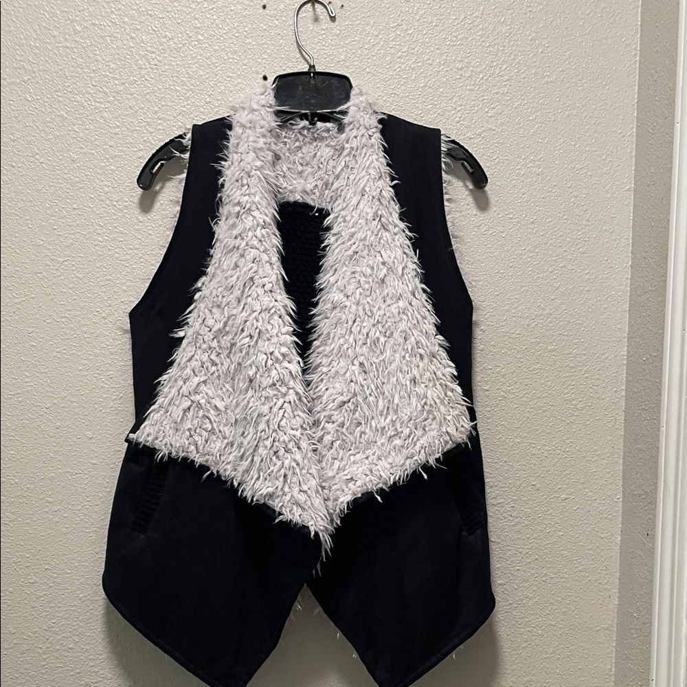 Fate Textured Black Vest with White Faux Fur Lining